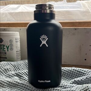 Hydro Flask 64oz Black Wide Mouth